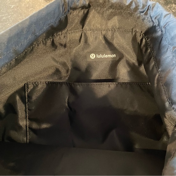 New Lululemon Lightweight Gym Sack 13L, Black String Backpack, Small Bag, Tote - Picture 9 of 15